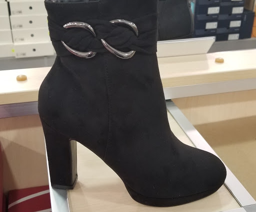 Shoe Store «DSW Designer Shoe Warehouse», reviews and photos, 13711 S Tamiami Trail, Fort Myers, FL 33912, USA