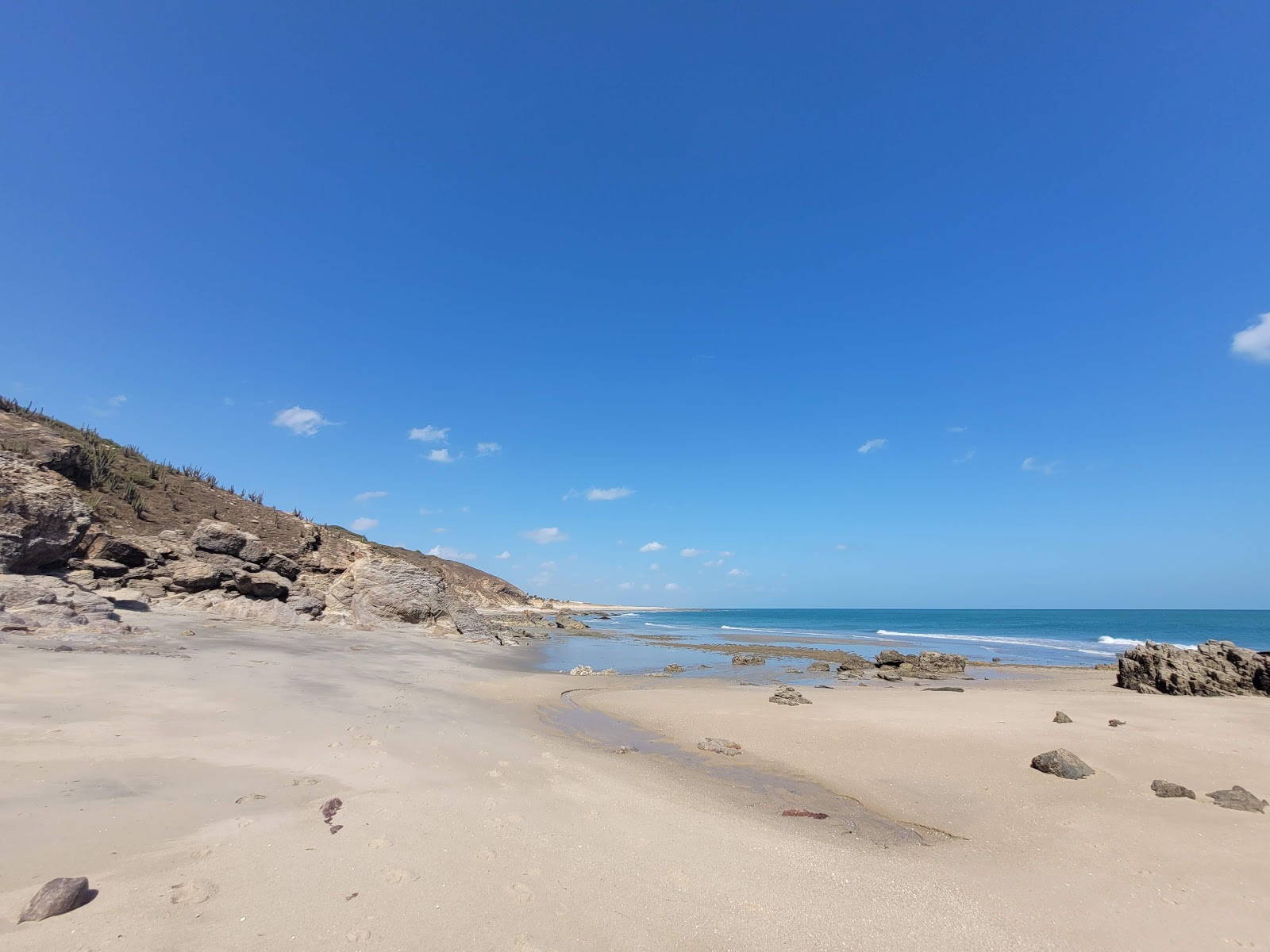 Praia da Malhada的照片 背靠悬崖