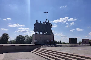 Monument to the Defenders of Chernigiv image