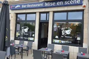 Restaurant Mise en scène Restaurant Mise en scène , Grillades , steak sur Pierre chaude . Cuisine française . image