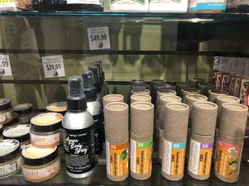 Pet Supply Store «Brookside Barkery & Bath», reviews and photos, 118 W 63rd St, Kansas City, MO 64113, USA