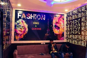 king & queens image