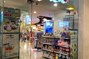 Toys"R"Us Greenbelt image