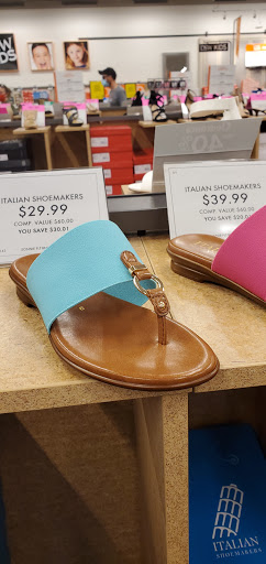 Shoe Store «DSW Designer Shoe Warehouse», reviews and photos, 25 Hazard Ave, Enfield, CT 06082, USA