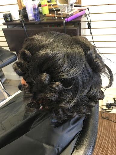 Hair Salon «Queen Bee African hair braiding & Modern American hair style salon», reviews and photos, 3800 N Broad St, Philadelphia, PA 19140, USA