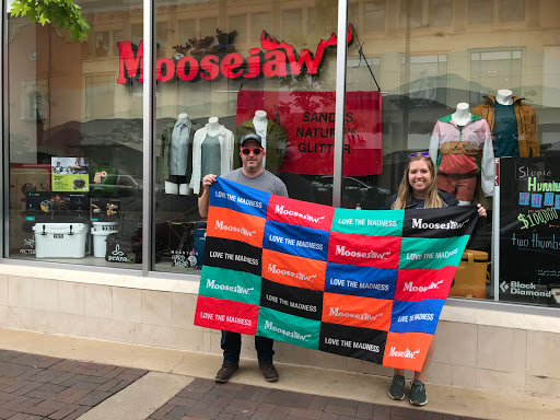 Moosejaw, 439 W 47th St, Kansas City, MO 64112, USA, 