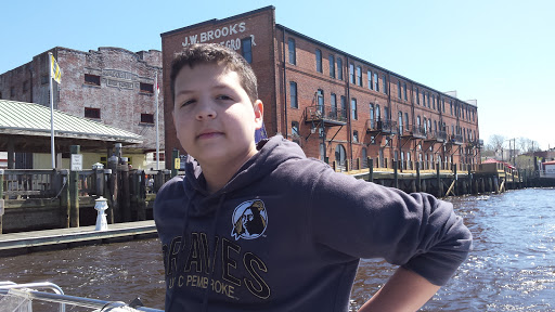 Eclectic Restaurant «Riverboat Landing», reviews and photos, 2 Market St, Wilmington, NC 28401, USA