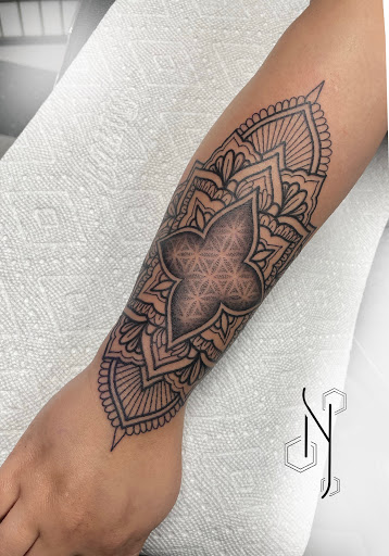 Tattoo and Piercing Shop «Hidden Entity Tattoo and Body Piercing», reviews and photos, 130 E Main St, Auburn, WA 98002, USA