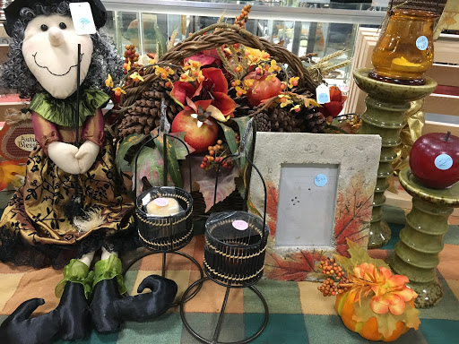 Thrift Store «Second Impressions Upscale Thrift Store», reviews and photos, 3750 S Westnedge Ave, Kalamazoo, MI 49008, USA