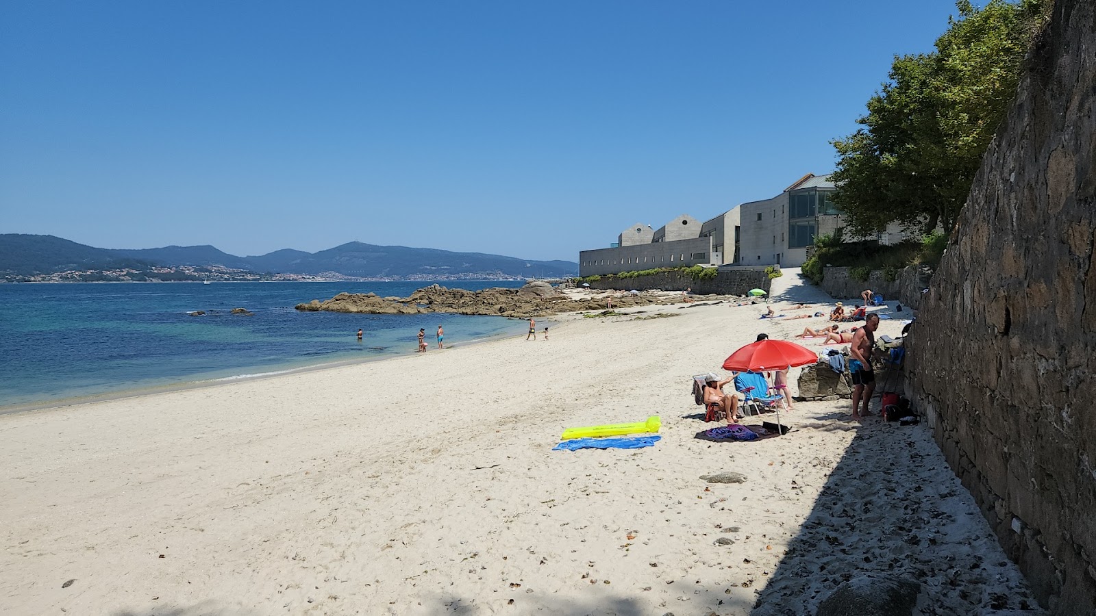 Praia da Mourisca'in fotoğrafı imkanlar alanı