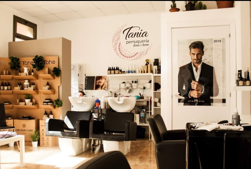 Tania Perruqueria dona i home en Sueca, Valencia
