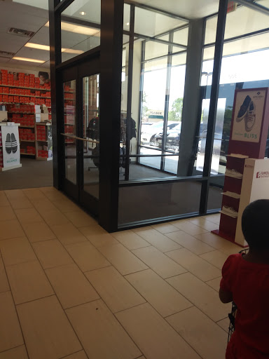 Shoe Store «Famous Footwear», reviews and photos, 2400 Preston Rd, Plano, TX 75093, USA