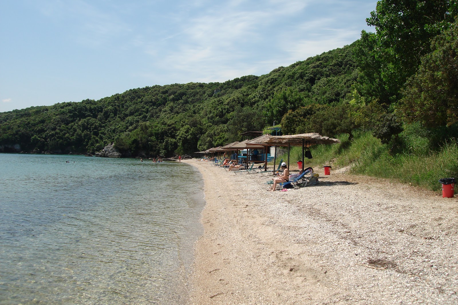 Foto van Nea Kamarina 2nd beach met hoog niveau van netheid