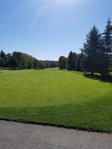 Golf Driving Range «Painesville Country Club», reviews and photos, 84 Golf Dr, Painesville, OH 44077, USA