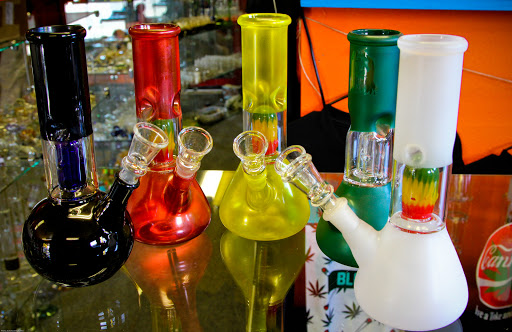 Tobacco Shop «The Bong Smoke Shop», reviews and photos, 225 Lancaster Dr SE, Salem, OR 97317, USA