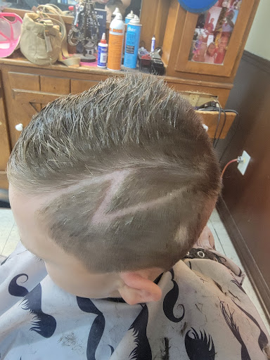 Beauty Salon «Top Notch Salon», reviews and photos, 92 Bluebird Ct, Lawrenceburg, KY 40342, USA