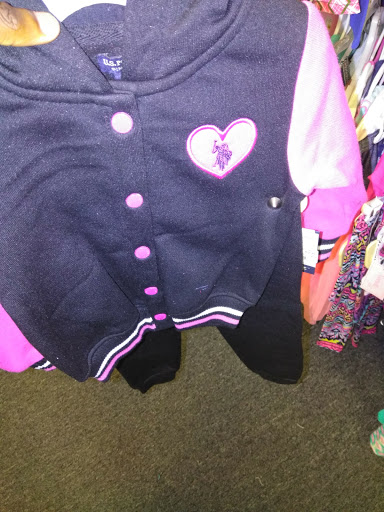 Clothing Store «Citi Trends», reviews and photos, 709 E Capitol Dr, Milwaukee, WI 53212, USA