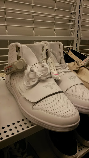 Clothing Store «Ross Dress for Less», reviews and photos, 4032 Grand Ave, Chino, CA 91710, USA