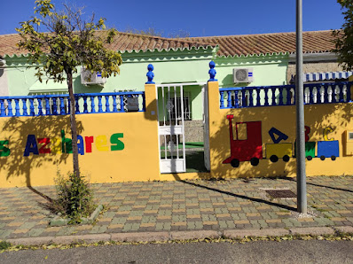 Centro Privado de Educación Infantil los Azahares adherido a la junta de andalucia C. Compositor Gómez Návarro, 30, Poniente Nte., 14005 Córdoba, España