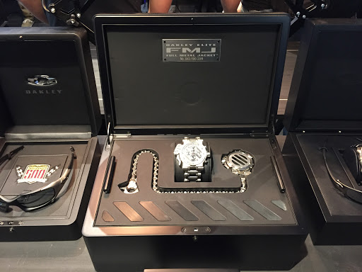 Sunglasses Store «Oakley Store», reviews and photos, 603 Lincoln Rd #100, Miami Beach, FL 33139, USA