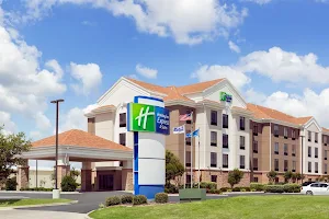 Holiday Inn Express & Suites Shawnee I-40, an IHG Hotel image