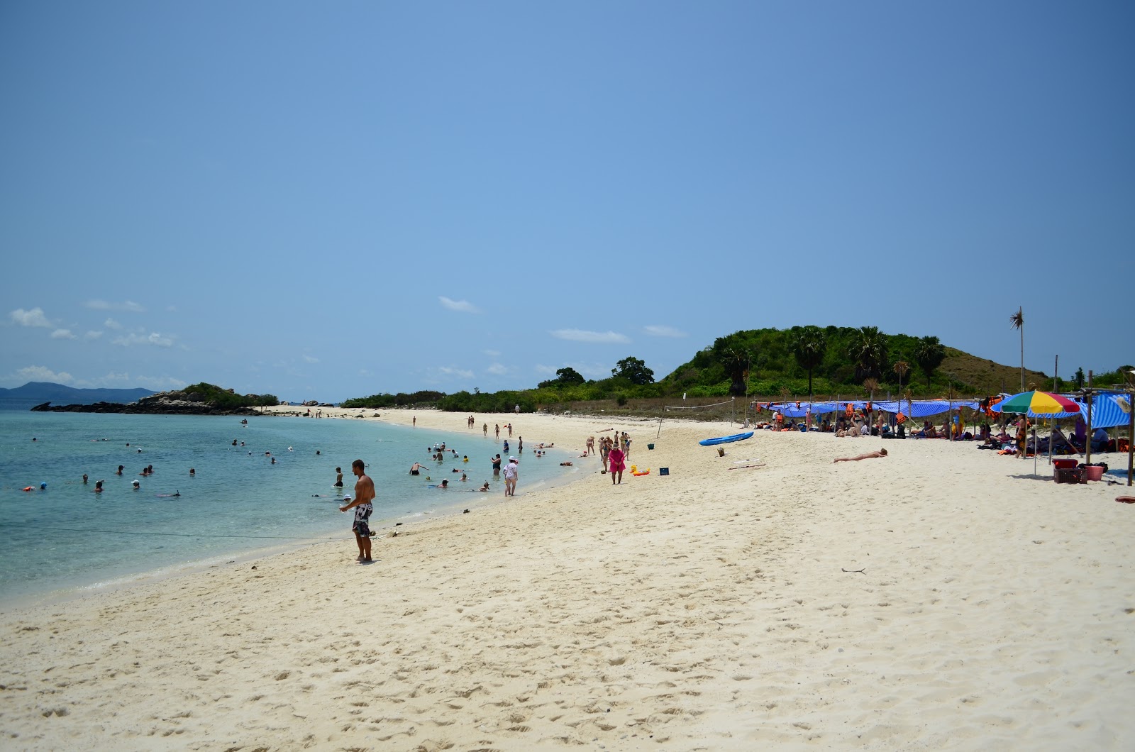 Foto de Ko Lin Beach com areia brilhante superfície