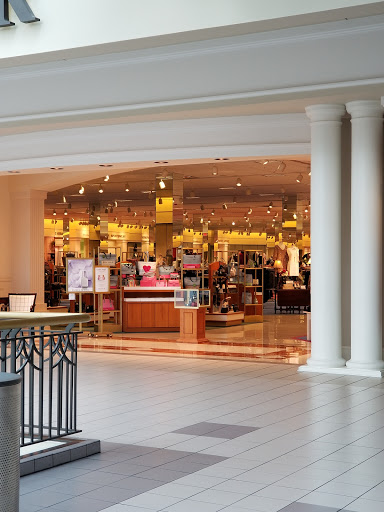Von Maur, 4000 North Point Cir, Alpharetta, GA 30022, USA, 