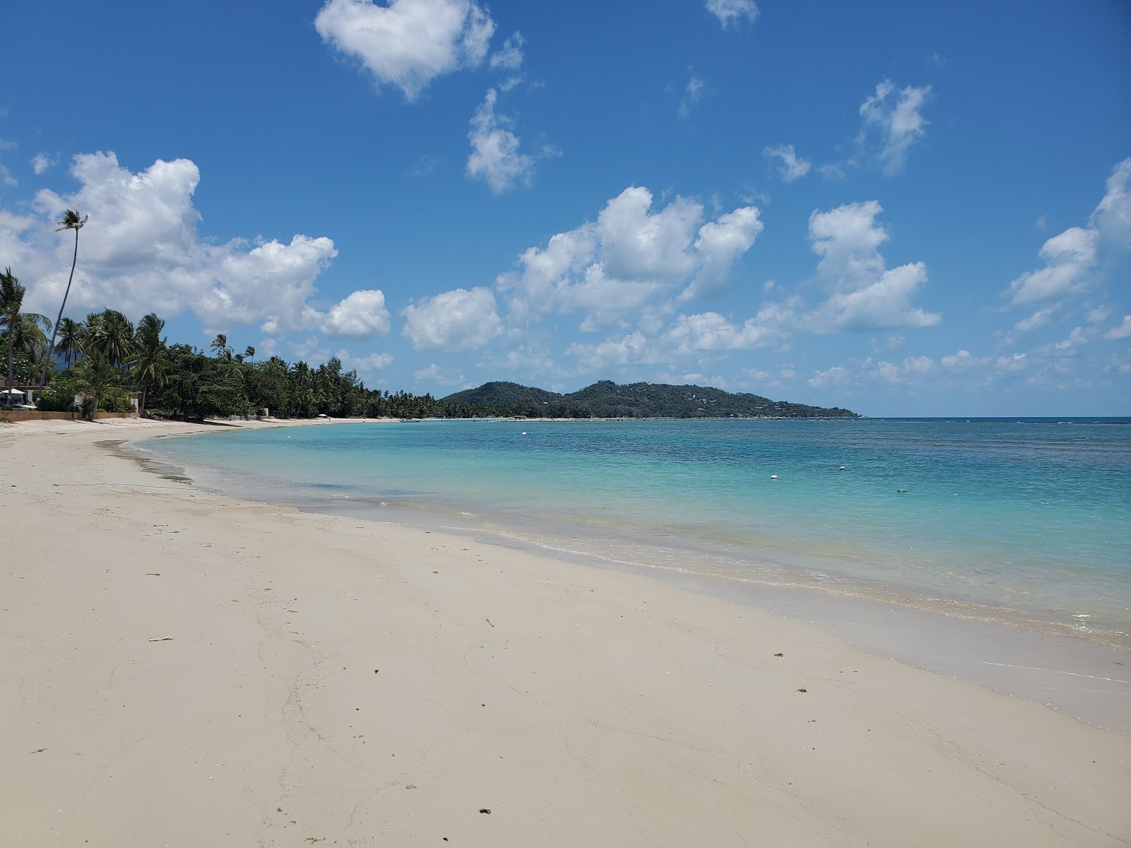 Photo de Samahita beach avec rivage droit, long