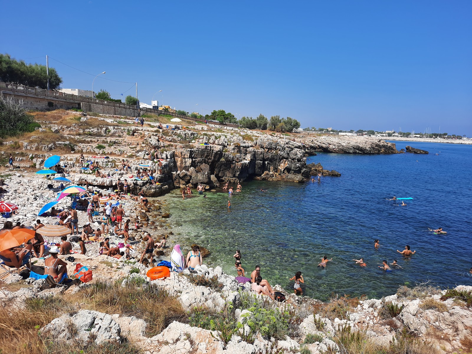 Foto von Ponte dei Lapilli beach mit felsiges gelände Oberfläche