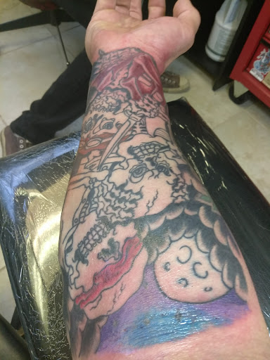 Tattoo Shop «Sacred Ink Tattoo», reviews and photos, 2707 E Court St, Flint, MI 48503, USA