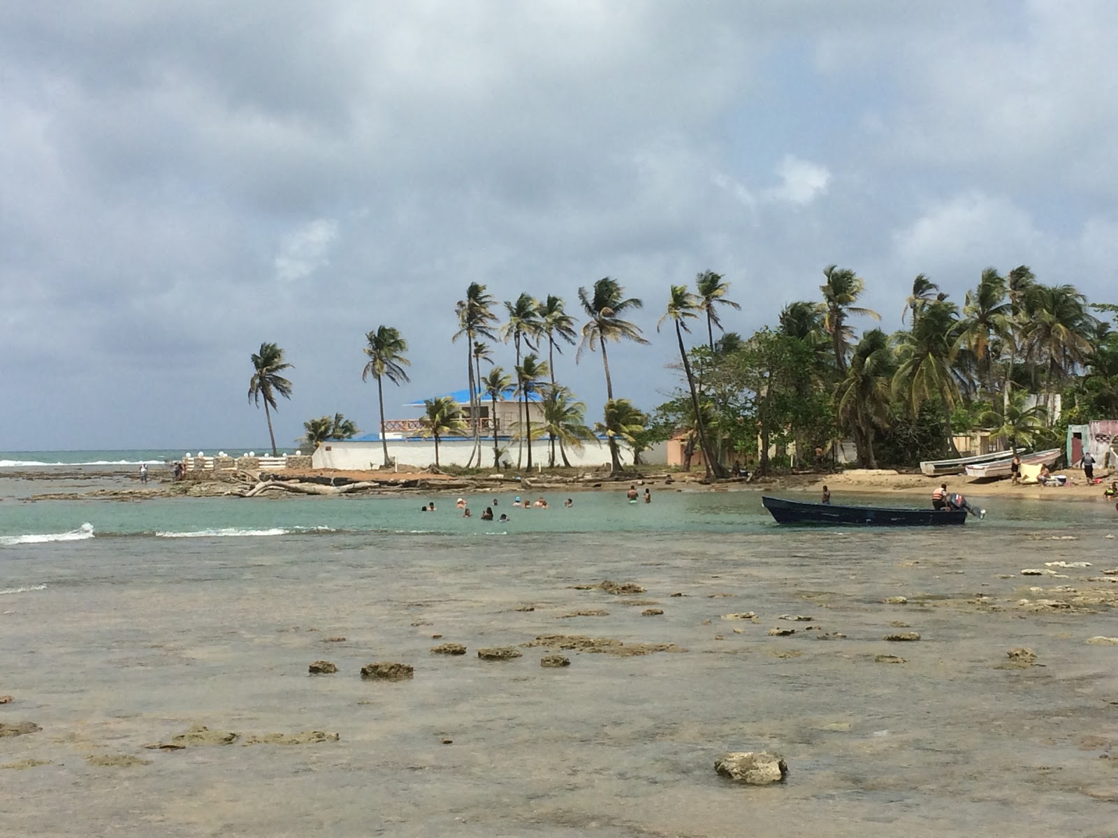 Palenque Beach的照片 带有碧绿色纯水表面
