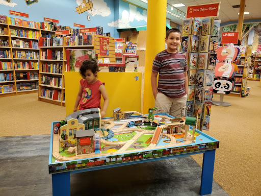 Book Store «Barnes & Noble», reviews and photos, 5275 Harvey St, Muskegon, MI 49444, USA