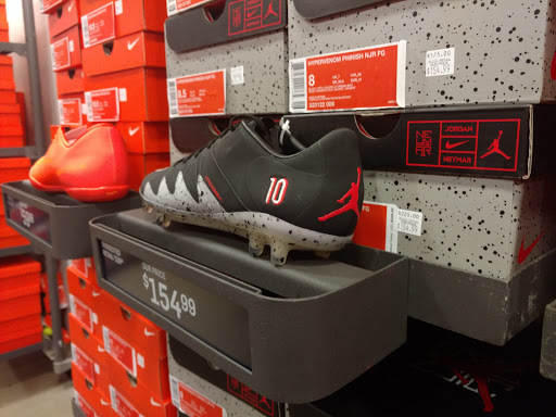 Sporting Goods Store «Nike Factory Store», reviews and photos, 5195 Factory Shops Blvd, Ellenton, FL 34222, USA