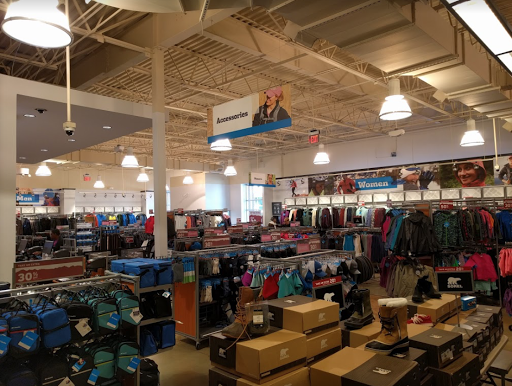 Sportswear Store «Columbia Sportswear Outlet», reviews and photos, 6800 Oxon Hill Rd #600, Oxon Hill, MD 20745, USA