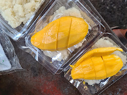 ข้าวเหนียวมะม่วง แม่เจริญ