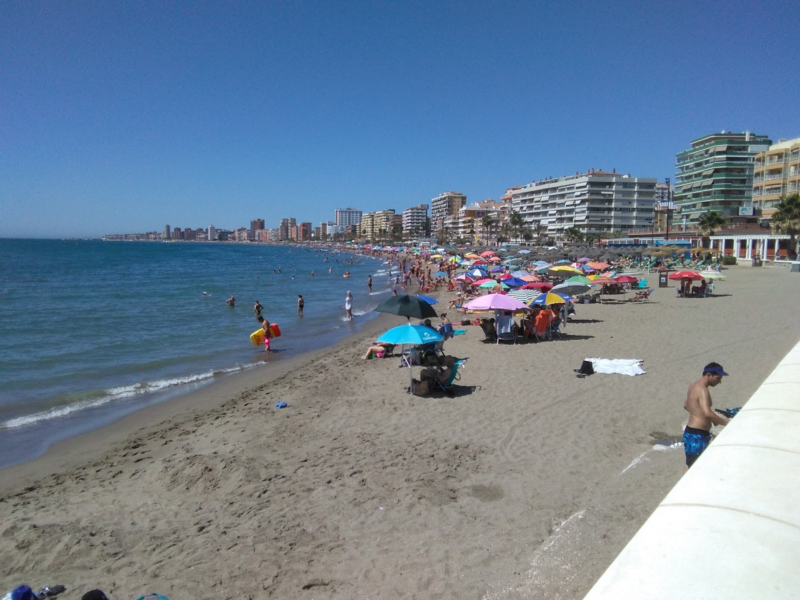 Foto von Fuengirola Strand mit sehr sauber Sauberkeitsgrad