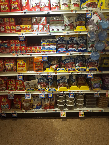 Supermarket «Super Stop & Shop», reviews and photos, 533 E Main St, Bay Shore, NY 11706, USA