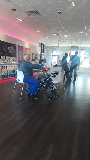 Cell Phone Store «T-Mobile», reviews and photos, 409 Lynnway, Lynn, MA 01901, USA