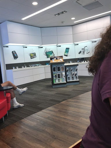 Cell Phone Store «Verizon», reviews and photos, 8931 W Atlantic Blvd, Coral Springs, FL 33071, USA