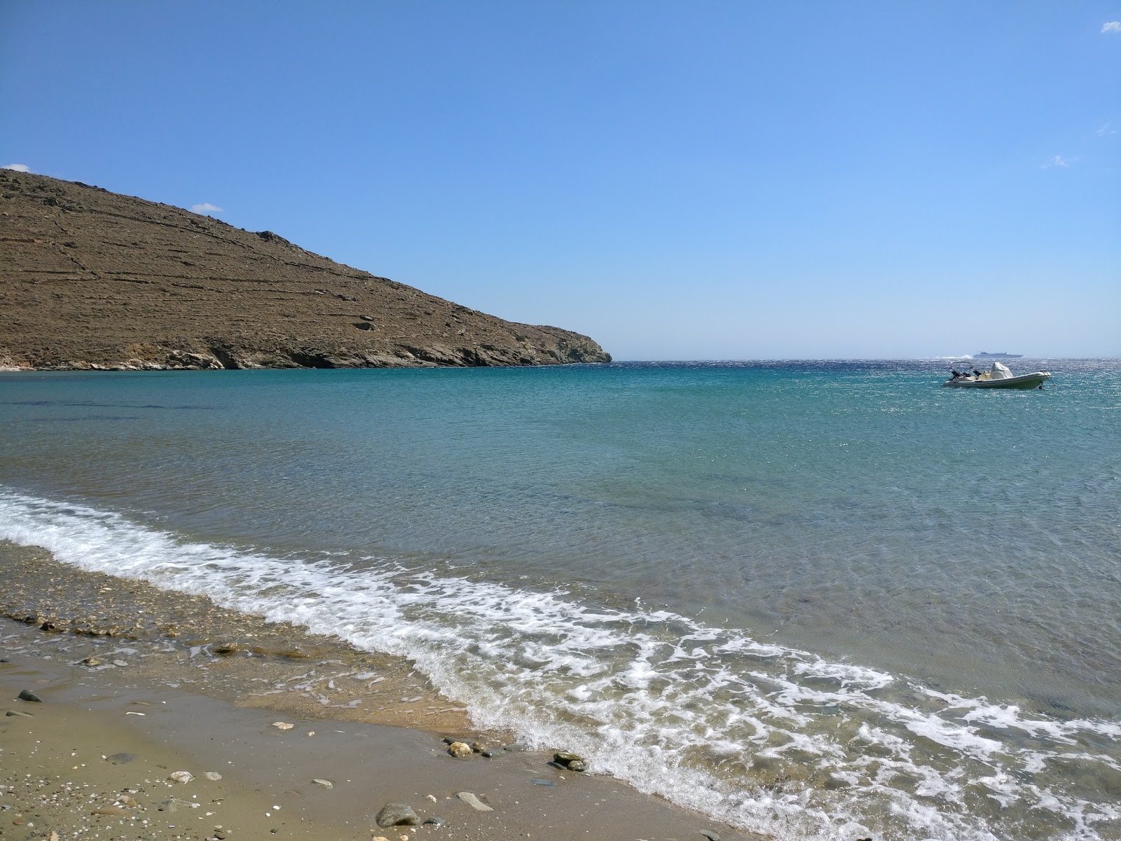 Foto van Agios Petros beach wilde omgeving