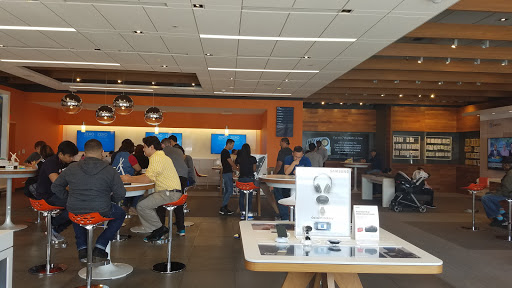 Cell Phone Store «AT&T», reviews and photos, 305 Gellert Blvd, Daly City, CA 94015, USA