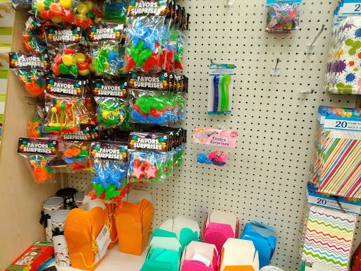 Dollar Store «Dollar Tree», reviews and photos, 12029 Georgia Ave, Wheaton, MD 20902, USA
