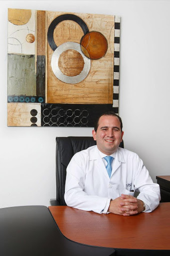 Dr. Raúl Salazar - Cirujano Oftalmologo Quito