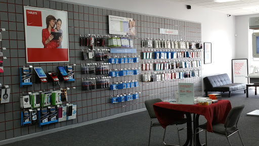 Cell Phone Store «GoWireless Verizon Authorized Retailer», reviews and photos, 23801 US-27, Lake Wales, FL 33859, USA