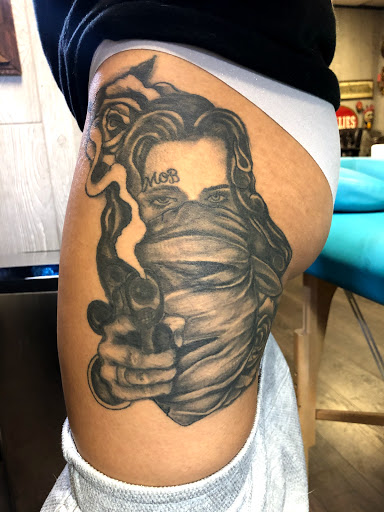 Tattoo Shop «Guerilla Tattoo», reviews and photos, 19 W King St, Shippensburg, PA 17257, USA