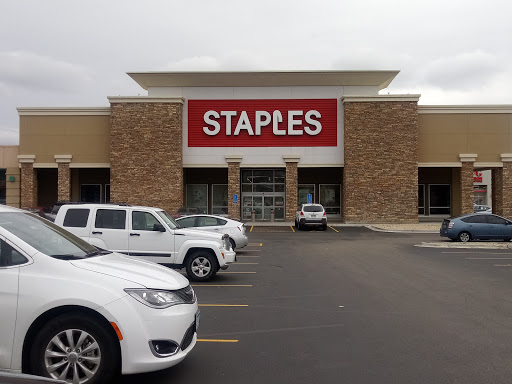 Staples, 2100 E Snelling Dr #42, Roseville, MN 55113, USA, 