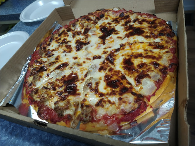 #1 best pizza place in Peoria - Fedora's Pizza & Gyro's
