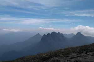 Ainthuthalai Podhigai image