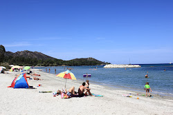 Photo de La Roya beach situé dans une zone naturelle