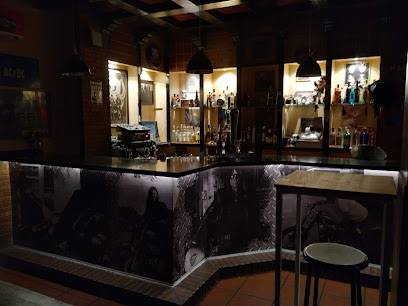 Pub El Refugio - C. Rafael Lucenqui, 9, 06004 Badajoz, Spain